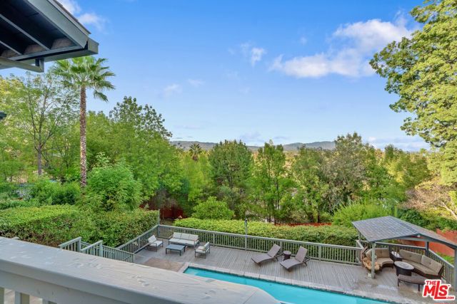4854 Brewster Drive, Tarzana CA: https://media.crmls.org/mediaz/2b34d86b-0f55-4c23-9a7b-7b950f791f29.jpg