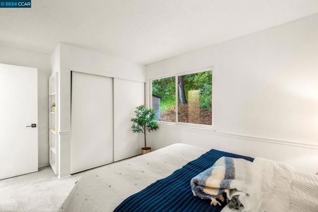 Image 22 of 40 For 11 Greyfell Pl