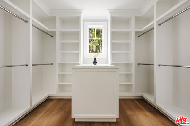 800 GREENTREE Road, Pacific Palisades CA: https://media.crmls.org/mediaz/2b34ed4b-6939-4dde-b6f4-f51b7c1132ab.jpg
