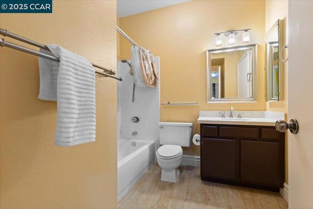 1063 Foxchase Dr, San Jose CA: https://media.crmls.org/mediaz/2b3520b3-19d5-4247-a977-4e0534dc8cbe.jpg