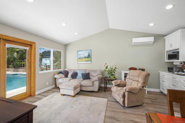 1510 Orangeview Dr, Encinitas CA: https://media.crmls.org/mediaz/2b358c63-744a-4111-baef-699bc1747c81.jpg