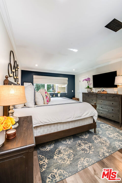 4635 Bellflower Avenue, North Hollywood CA: https://media.crmls.org/mediaz/2b360436-0f6c-4ad0-a852-68897d06d465.jpg