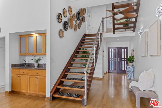 3950 Via Dolce, Marina del Rey CA: https://media.crmls.org/mediaz/2b363eaf-e957-4f22-914b-b098ad93bfe8.jpg