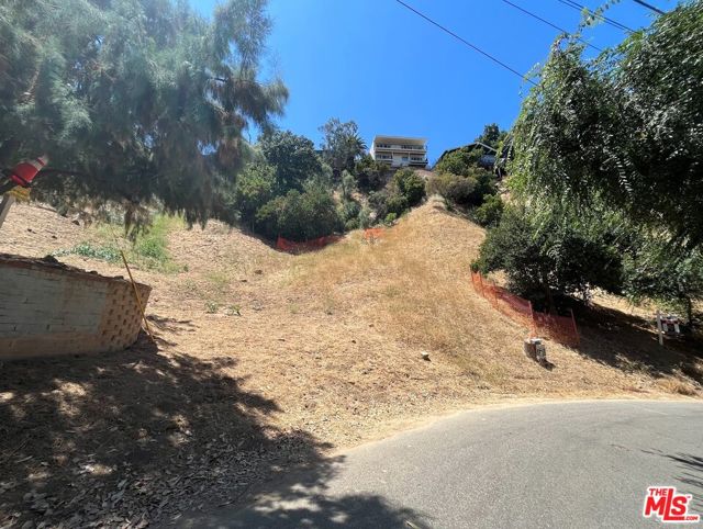 4601 Ensenada Drive, Woodland Hills CA: https://media.crmls.org/mediaz/2b3670a5-127d-41e9-bb2d-54e31eb645f2.jpg