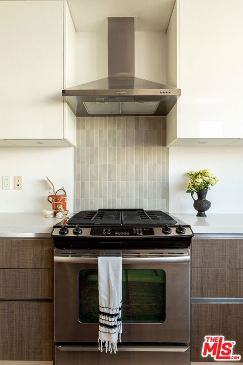 1201 N Las Palmas Avenue, Los Angeles CA: https://media.crmls.org/mediaz/2b36862e-66ca-4cd2-87a8-17720984a8ce.jpg