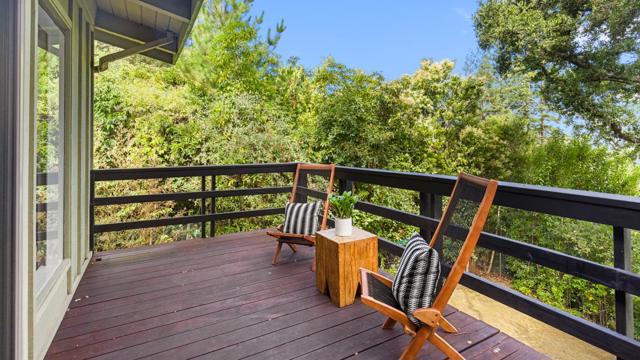 760 La Mesa Drive, Portola Valley CA: https://media.crmls.org/mediaz/2b368a6d-f58d-4496-ae69-8e371135f9d9.jpg