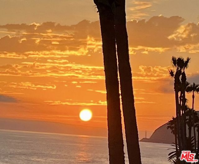 11942 Whitewater Lane, Malibu CA: https://media.crmls.org/mediaz/2b3695c7-f606-41e3-8e19-71854de731cc.jpg