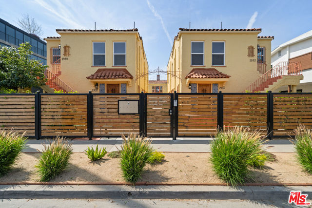 2939 Redondo Boulevard, Los Angeles CA: https://media.crmls.org/mediaz/2b36a857-b379-4a26-87fb-bfebc3cd1f1c.jpg