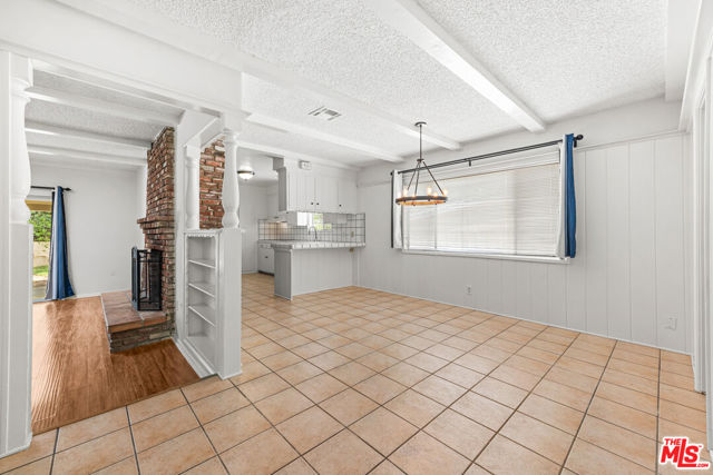 5013 Catalon Avenue, Woodland Hills CA: https://media.crmls.org/mediaz/2b373f15-2b9d-4137-8dd0-1a90af2b41e6.jpg