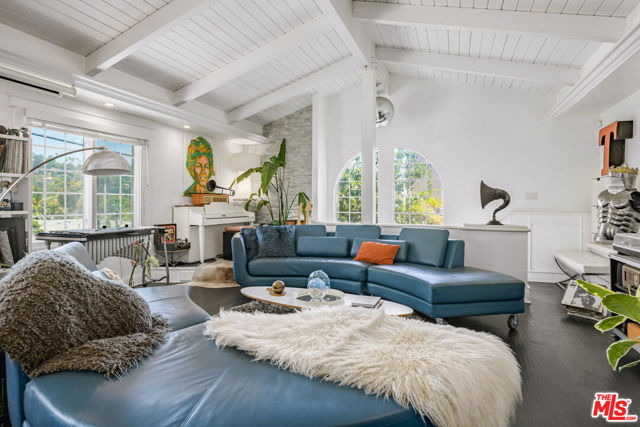 2225 N Cahuenga Boulevard, Los Angeles CA: https://media.crmls.org/mediaz/2b380ac6-c558-4931-8935-0045c477dcad.jpg