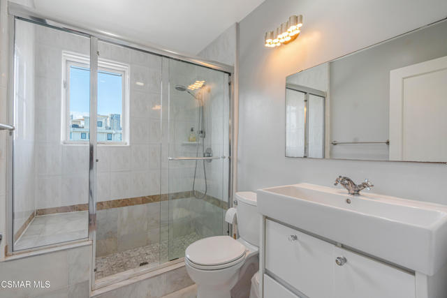 1645 Malcolm Avenue, Los Angeles CA: https://media.crmls.org/mediaz/2b381918-4251-4eb7-bb5c-248a1c7f60ba.jpg
