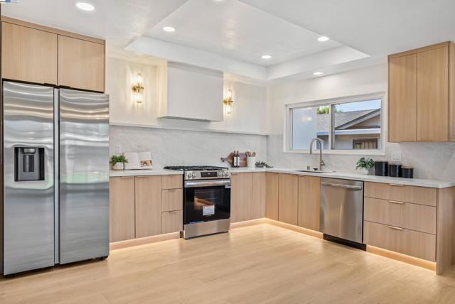 39850 Sundale Dr., Fremont CA: https://media.crmls.org/mediaz/2b3869d4-213d-449f-a2f0-116a60072b02.jpg