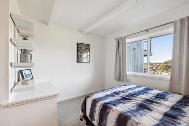 58 Villanova Drive, Oakland CA: https://media.crmls.org/mediaz/2b38c2f8-d0ec-4796-9827-3f34ce8810dd.jpg