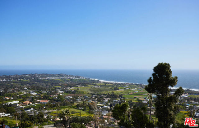 5366 Horizon Drive, Malibu CA: https://media.crmls.org/mediaz/2b38f34e-2234-43a1-a175-57df146aa11a.jpg