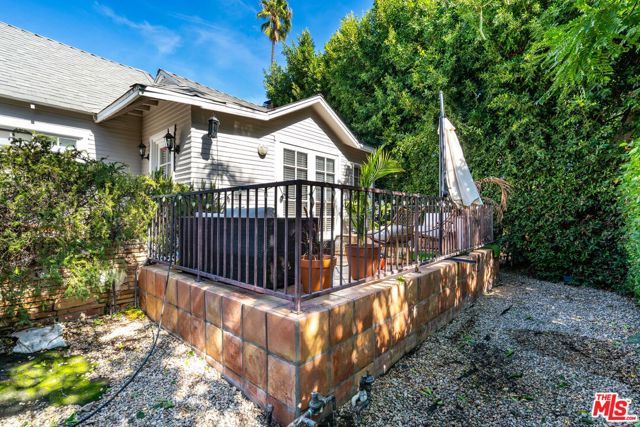 7721 LEXINGTON Avenue photo 3