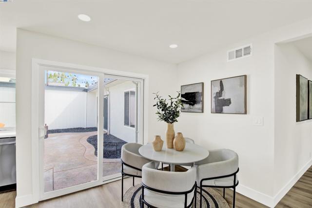 4166 Peregrine Way, Pleasanton CA: https://media.crmls.org/mediaz/2b399529-c2e1-4525-b0e3-ad41a3a1547d.jpg