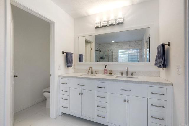 4540 Arbor Glen Way, Oceanside CA: https://media.crmls.org/mediaz/2b39a092-3766-4208-a977-ccd260203311.jpg