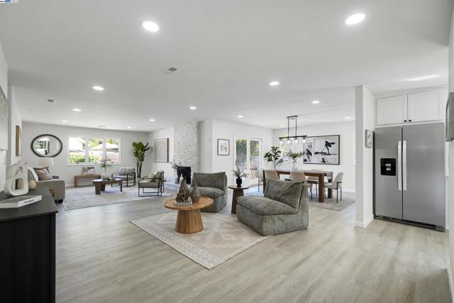 1662 Dorchester Pl, Concord CA: https://media.crmls.org/mediaz/2b39e52a-9831-4d79-8b7f-67e7c381f82d.jpg