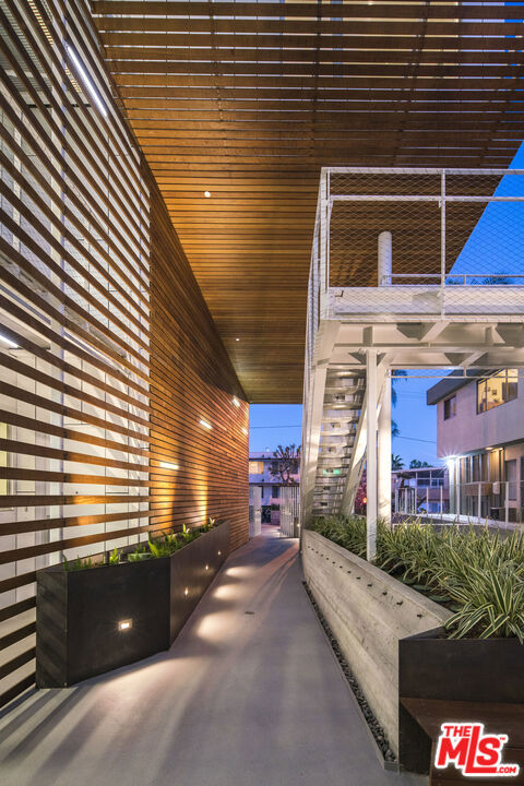 935 N San Vicente Boulevard, West Hollywood CA: https://media.crmls.org/mediaz/2b3a65b7-06a5-4317-b78a-aecf50c3f9c1.jpg