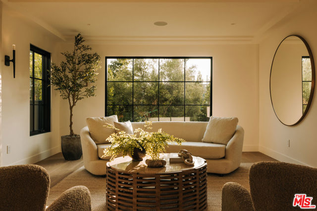 446 N Croft Avenue, Los Angeles CA: https://media.crmls.org/mediaz/2b3a789c-bf77-4d25-8d3f-99aab988e7e5.jpg