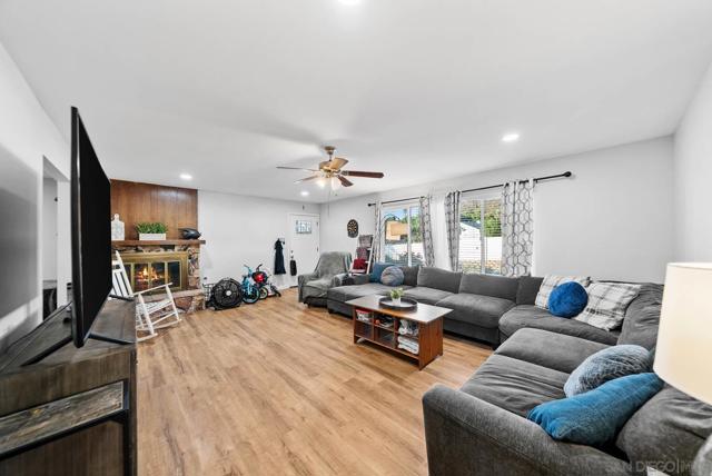 2297 1/2 Orchard Ave, El Cajon CA: https://media.crmls.org/mediaz/2b3a9cd5-5971-4476-8557-1d1fab0f03b2.jpg
