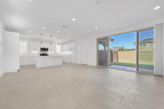 Detail Gallery Image 4 of 40 For 35923 Hinskey St, Palm Desert,  CA 92211 - 3 Beds | 2/1 Baths