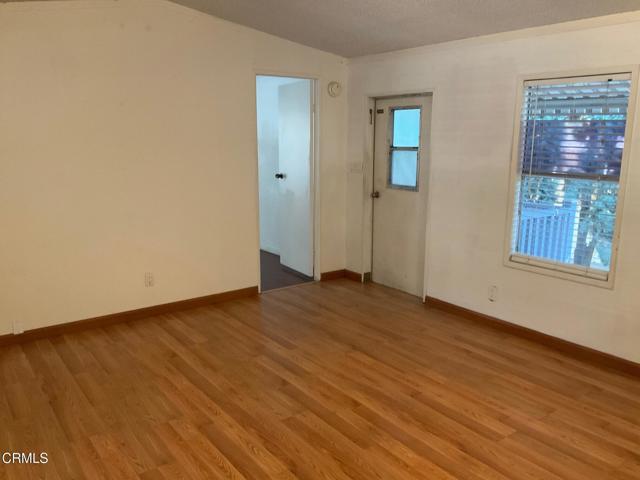 Detail Gallery Image 11 of 30 For 227 Calle De La Rosa #227,  Camarillo,  CA 93012 - 2 Beds | 2 Baths