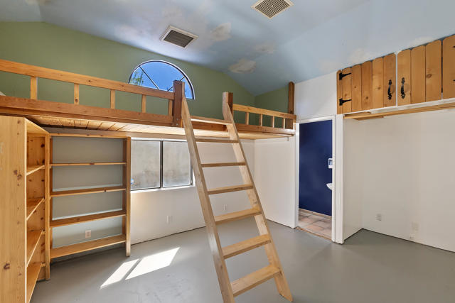 3933 E Calle San Antonio, Palm Springs CA: https://media.crmls.org/mediaz/2b3b7d21-5988-40c5-9047-30979953cada.jpg