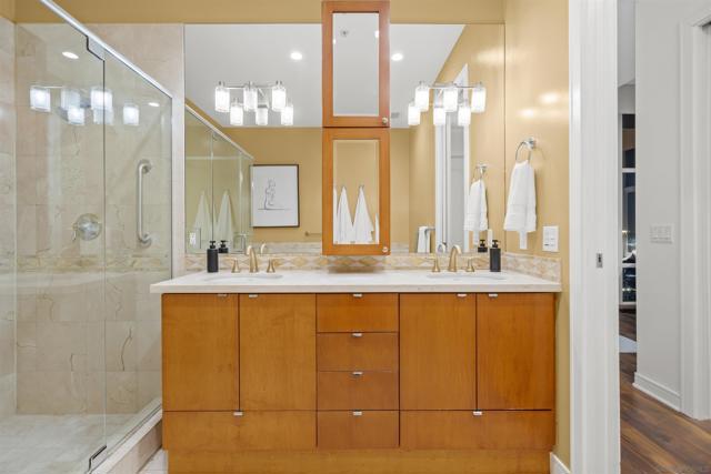 550 Front St, San Diego CA: https://media.crmls.org/mediaz/2b3b87fd-e5f4-4fa9-86c7-801e0cb5b654.jpg