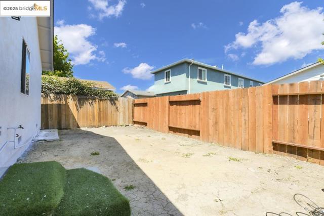 2740 14Th St, San Pablo CA: https://media.crmls.org/mediaz/2b3b8ba9-8b43-434a-bec8-0ef0ffbc2d31.jpg