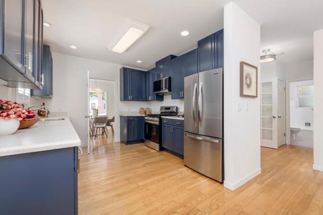 923 Grand Street, Redwood City CA: https://media.crmls.org/mediaz/2b3b9dd4-664e-45e2-a750-ffa6bc89533f.jpg