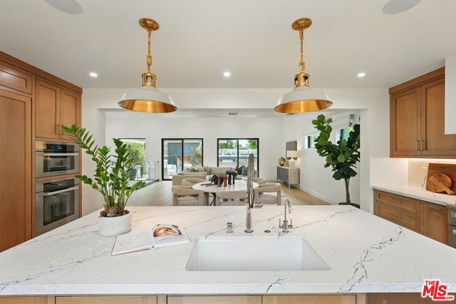 913 N Beverly Glen Boulevard, Bel Air, CA 90077