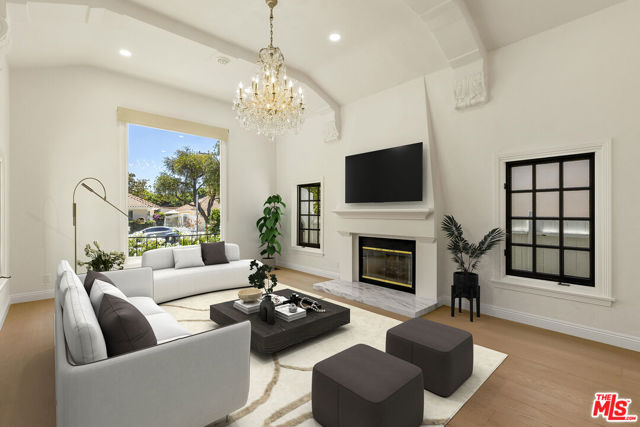 8607 Clifton Way, Beverly Hills CA: https://media.crmls.org/mediaz/2b3d2797-28a8-435f-be3b-3f29f32748e6.jpg