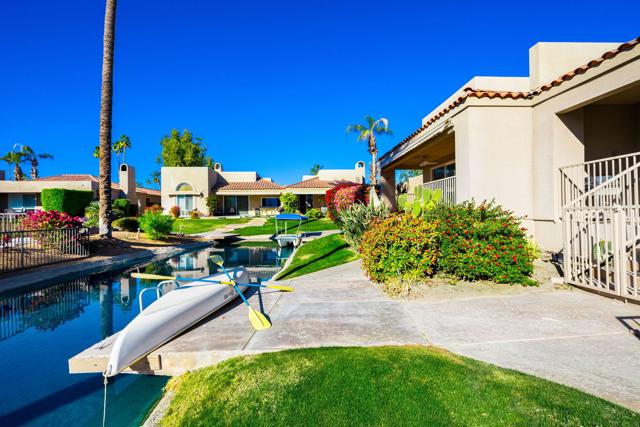 153 Lake Shore Drive, Rancho Mirage CA: https://media.crmls.org/mediaz/2b3d5486-662b-4248-aaa1-56603450aa5c.jpg