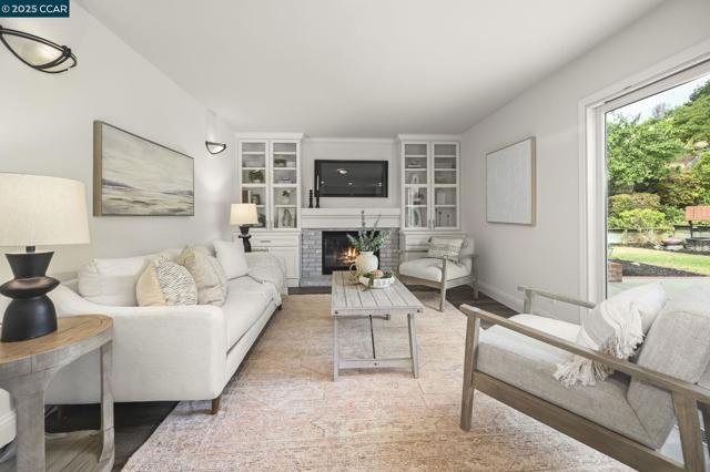 11478 Rolling Hills Dr, Dublin CA: https://media.crmls.org/mediaz/2b3daeb5-e2e3-48b7-ab4f-a5ebc9ab1c7b.jpg