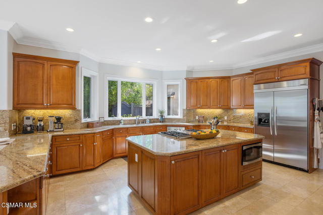 758 Camino Dos Rios, Thousand Oaks CA: https://media.crmls.org/mediaz/2b3dc993-e7ba-46cd-97c2-e08a1022b660.jpg