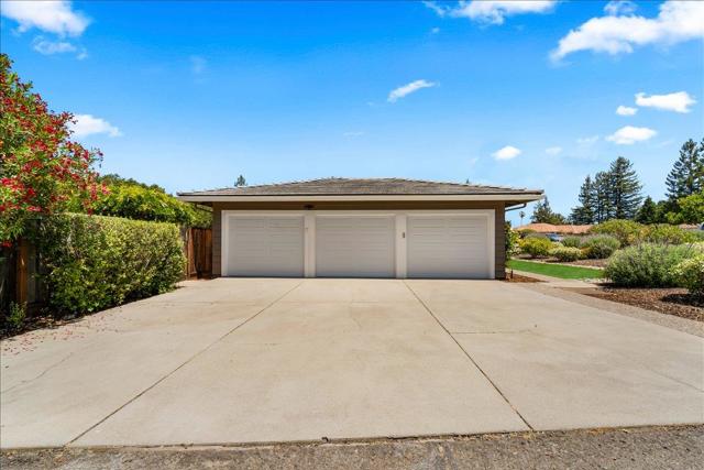 14139 Taos Drive, Saratoga CA: https://media.crmls.org/mediaz/2b3e2765-9352-413c-a5f6-4bebeb7a91ef.jpg