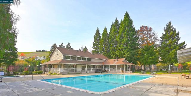 1320 Strawberry Court, Danville CA: https://media.crmls.org/mediaz/2b3e5ae7-3530-4728-8e46-5f75d8fb044e.jpg