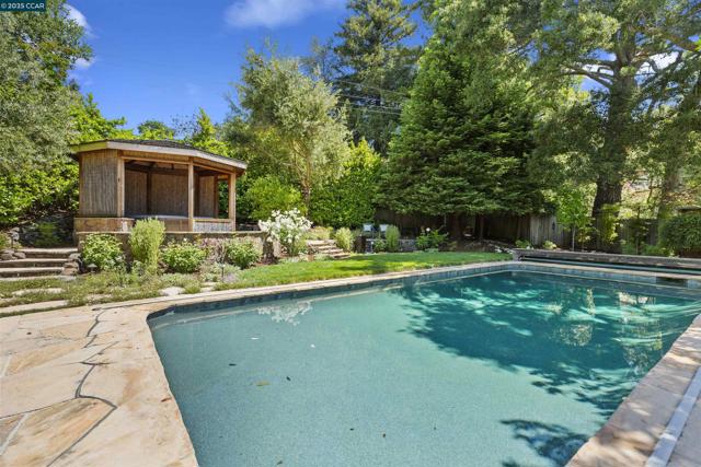 51 Ivy Dr, Orinda CA: https://media.crmls.org/mediaz/2b3ef733-7415-4e37-b7ee-02918f09a46d.jpg