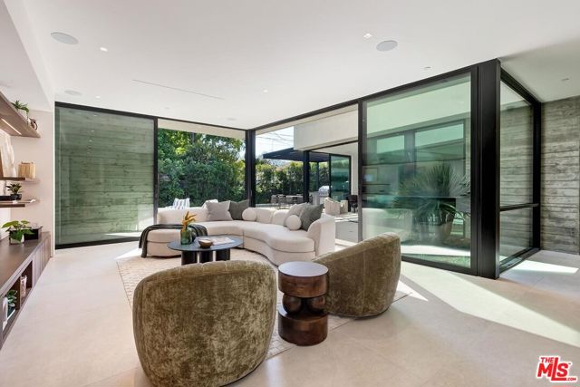 2831 Malcolm Avenue, Los Angeles CA: https://media.crmls.org/mediaz/2b3f07f6-5548-4490-9b65-cf8bdde5d34c.jpg