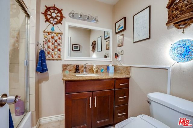 5653 Case Avenue photo 7