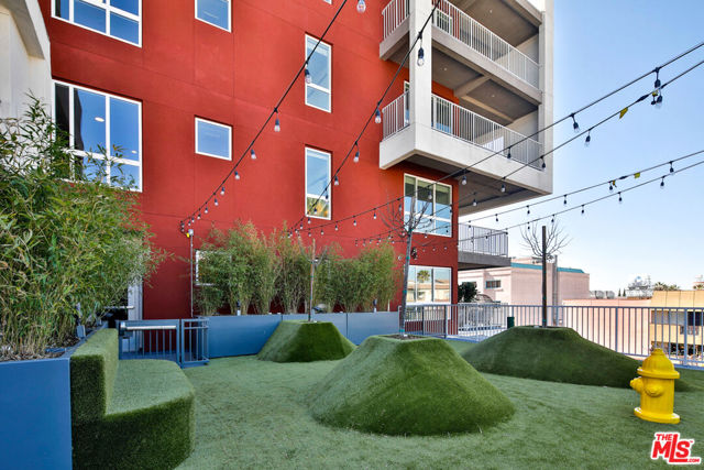 750 S Oxford Avenue, Los Angeles CA: https://media.crmls.org/mediaz/2b3fdf7a-cf6c-43f8-aea4-65a2e814affa.jpg