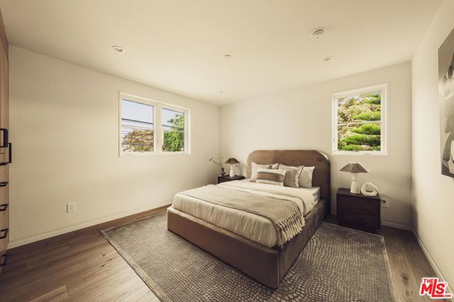 2114 Pier Avenue, Santa Monica CA: https://media.crmls.org/mediaz/2b3fee46-aac1-4a41-95e7-e92aa70061ff.jpg