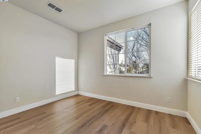 501 Carnaby Rd, Lathrop CA: https://media.crmls.org/mediaz/2b400ae7-650e-436e-a402-716537d6f51d.jpg