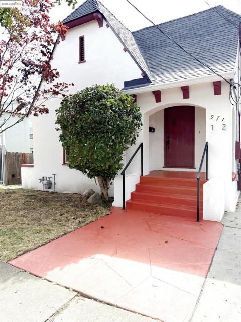 971 34Th St, Richmond CA: https://media.crmls.org/mediaz/2b40b8a0-4e3f-4661-8cce-b8ec582eaf25.jpg