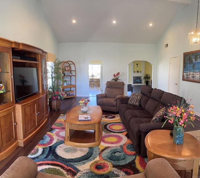 Detail Gallery Image 4 of 23 For 2616 El Aguila Ln, Carlsbad,  CA 92009 - 4 Beds | 2 Baths