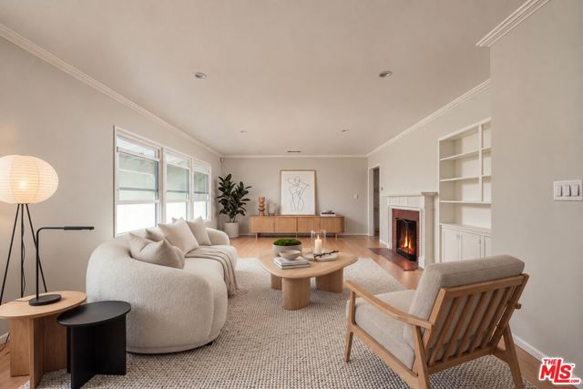 14212 Leadwell Street photo 4