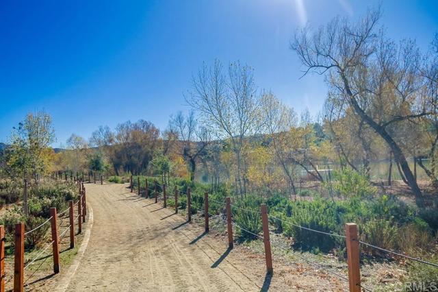 Detail Gallery Image 33 of 36 For 12616 Lakeshore Dr #1,  Lakeside,  CA 92040 - 2 Beds | 2 Baths