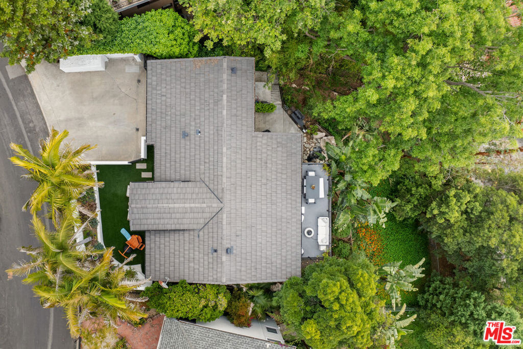 https://media.crmls.org/mediaz/2b4201b9-687a-41df-8754-53af32196d84.jpg?preset=X-Large