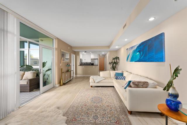 850 Beech St, San Diego CA: https://media.crmls.org/mediaz/2b425366-ec8d-418e-83af-0d75f1fb7821.jpg